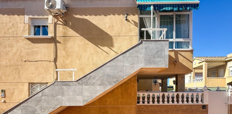 Bungalow à Torrevieja, Alicante, Espagne 2 chambres, 56 m2 No. 164675