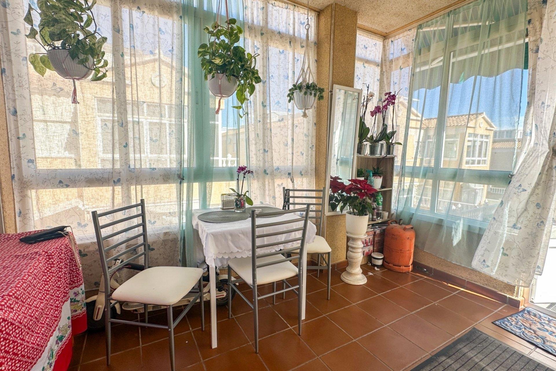 Bungalow à Torrevieja, Alicante, Espagne 2 chambres, 56 m2 No. 164675