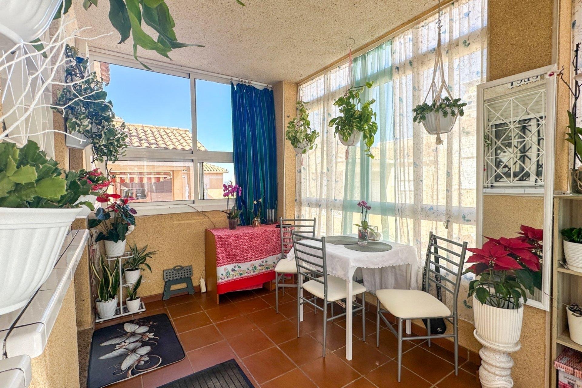 Bungalow à Torrevieja, Alicante, Espagne 2 chambres, 56 m2 No. 164675