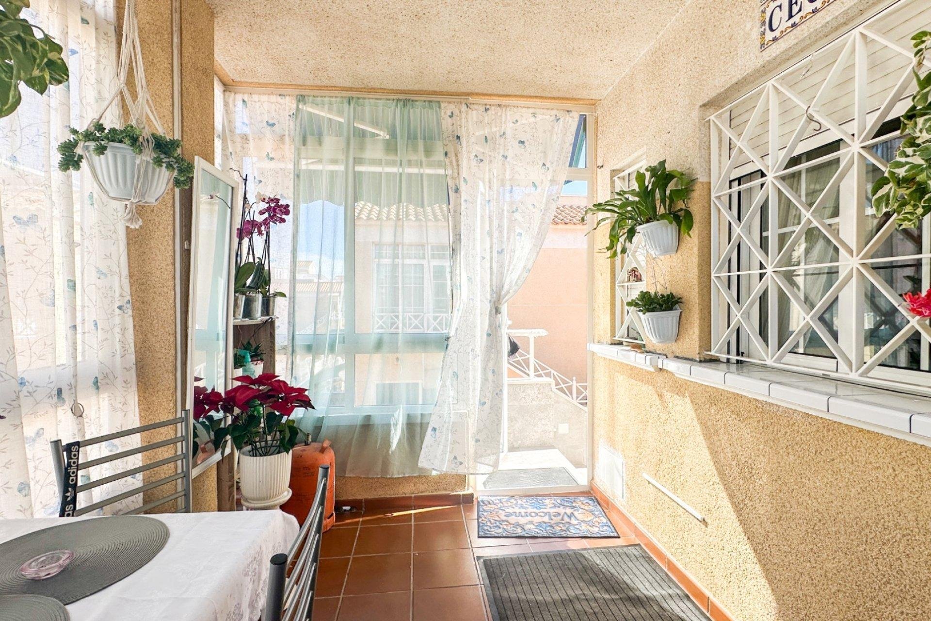 Bungalow à Torrevieja, Alicante, Espagne 2 chambres, 56 m2 No. 164675