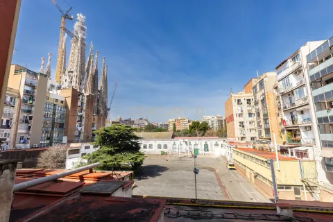 Wohnung zum Verkauf in Barcelona, Spanien 4 Schlafzimmer, 73 m2 Nr. 166922 - Foto 2
