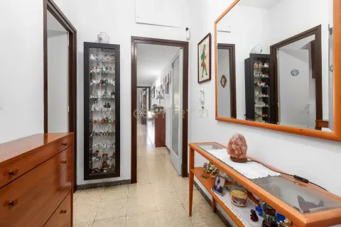 Wohnung in Barcelona, Spanien 4 Schlafzimmer, 73 m2 Nr. 166922