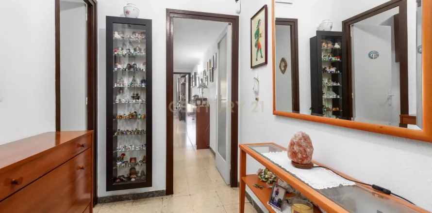 Wohnung in Barcelona, Spanien 4 Schlafzimmer, 73 m2 Nr. 166922
