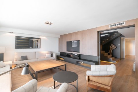 Apartament w Barcelona, Hiszpania 4 sypialnie, nr 141031 – zdjęcie 4