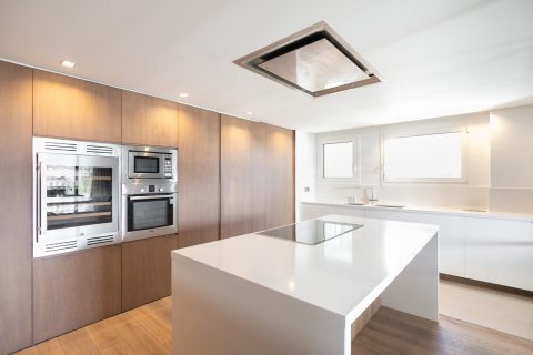 Apartament w Barcelona, Hiszpania 4 sypialnie, nr 141031 – zdjęcie 8