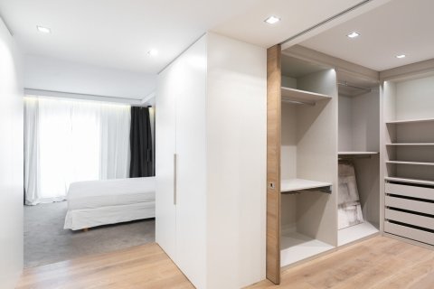 Apartament w Barcelona, Hiszpania 4 sypialnie, nr 141031 – zdjęcie 15