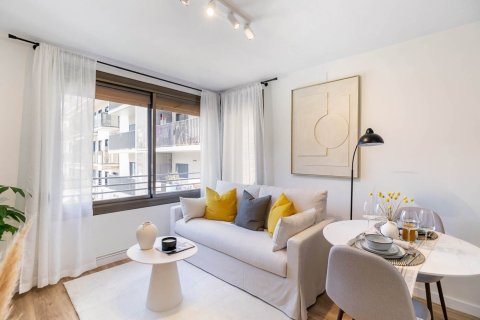 Apartamento en venta en Barcelona, España 2 dormitorios, No. 141027 - foto 1