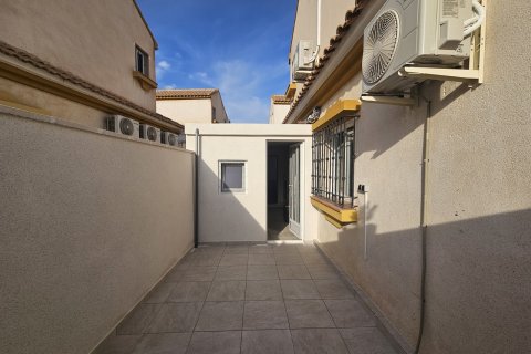 Villa for sale in La Zenia, Alicante, Spain 3 bedrooms, 90 sq.m. No. 161704 - photo 13