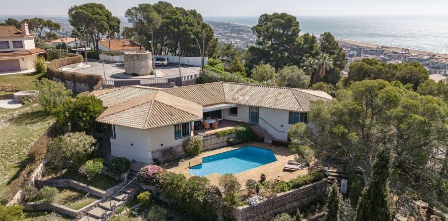 House à Castelldefels, Barcelona, Espagne 4 chambres, 351 m2 No. 167345