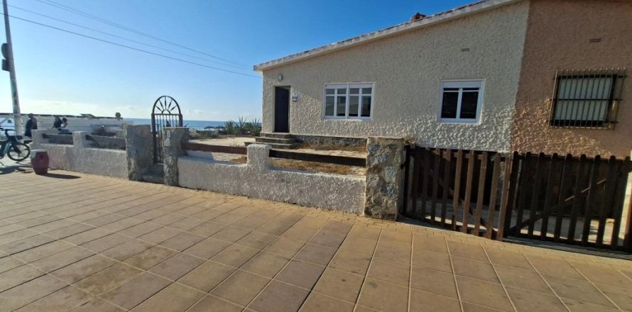 Townhouse in Torrevieja, Alicante, Spain 3 bedrooms, 113 sq.m. No. 194887