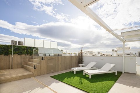 Bungalowi myytävänä Pilar de la Horadada, Alicante, Espanja, 3 makuuhuonetta, 78 m2 No. 135306 - kuva 30