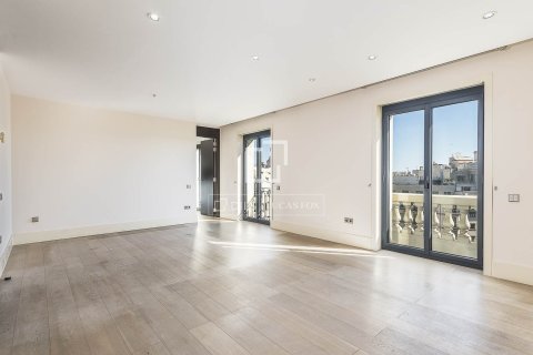 Apartamento en venta en Barcelona, España 3 dormitorios, 160 m2 No. 150623 - foto 2