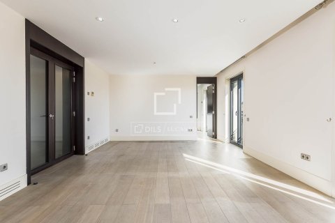 Apartamento en venta en Barcelona, España 3 dormitorios, 160 m2 No. 150623 - foto 4