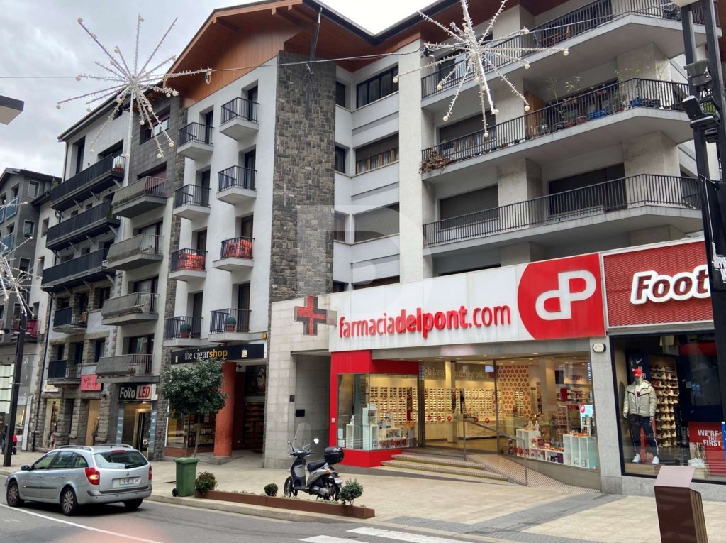 Retail store in Spain 292 sq.m. No. 154874