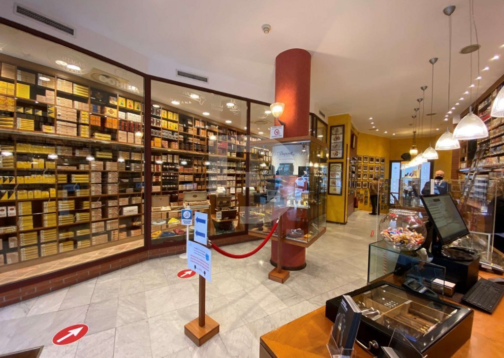 Retail store in Spain 292 sq.m. No. 154874