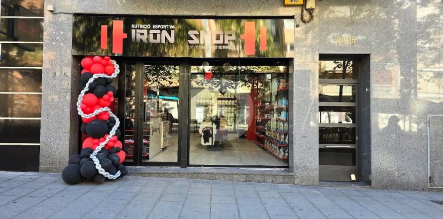 Tienda al por menor en Barcelona, España 77 m2 No. 154875