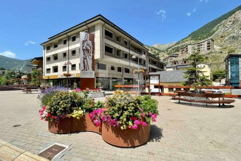 Veikals pārdošanā Spānijā 636 m2 Nr. 154873 - attēls 7