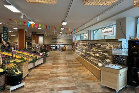 Veikals pārdošanā Spānijā 636 m2 Nr. 154873 - attēls 3