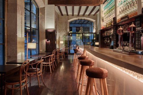 Cafetería / restaurante en Ciudad Vieja, Barcelona, España 496 m2 No. 154878