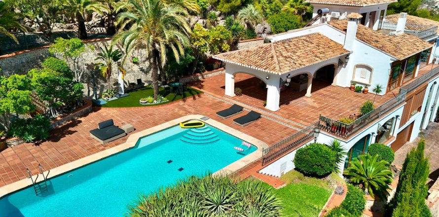 Villa in La Pedrera, Alicante, Spain 4 bedrooms, 647 sq.m. No. 177795