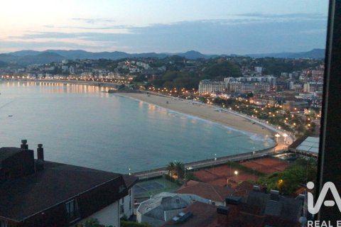 Huoneisto vuokrattavana Donostia-San Sebastian, Gipuzkoa, Espanja, 3 makuuhuonetta, 130 m2 No. 187581 - kuva 4