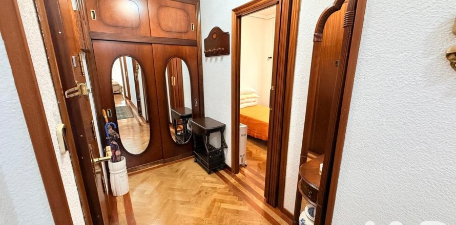 Huoneisto Madrid, Espanja 2 makuuhuonetta, 68 m2 No. 187580