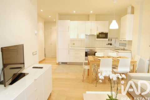 Huoneisto vuokrattavana Donostia-San Sebastian, Gipuzkoa, Espanja, 2 makuuhuonetta, 86 m2 No. 187582 - kuva 2