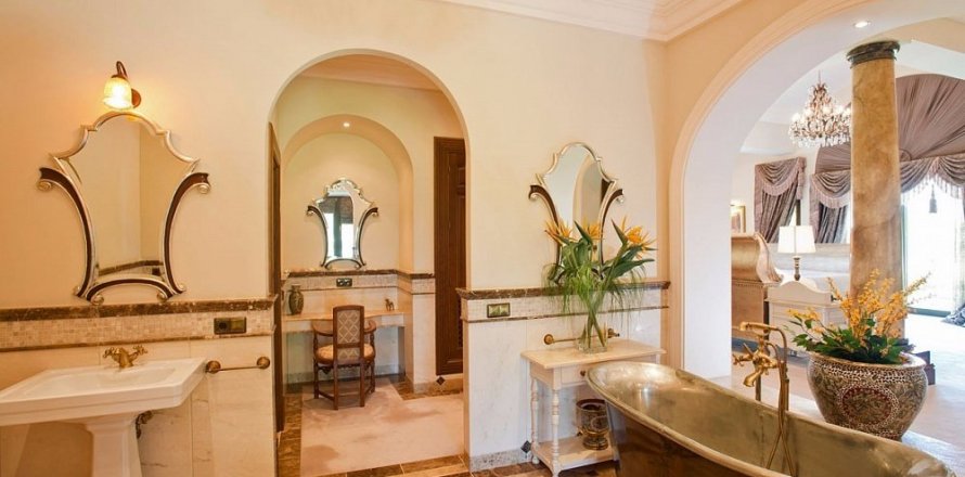 House Malaga, Spain 5 bedrooms, 1156 sq.m. No. 69591