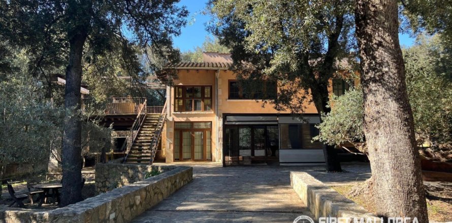 Villa in Sa Pobla, Mallorca, Spain 6 bedrooms, 340 sq.m. No. 164594