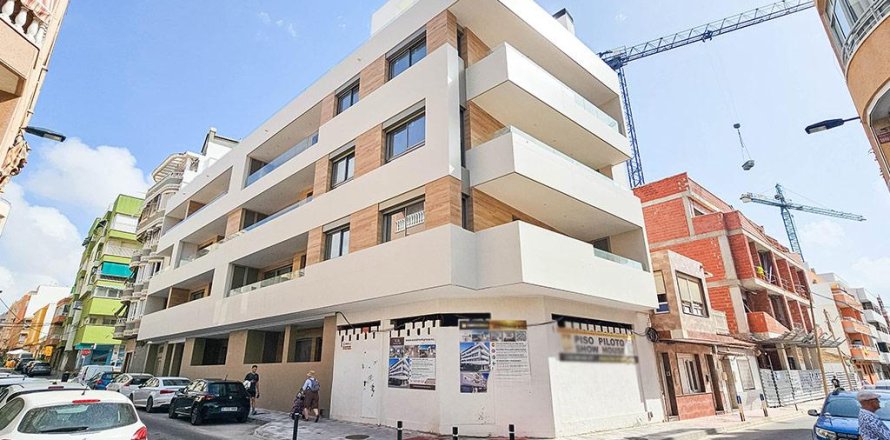 Appartamento a Torrevieja, Alicante, Spagna 3 camere da letto, 150 mq. N° 196894