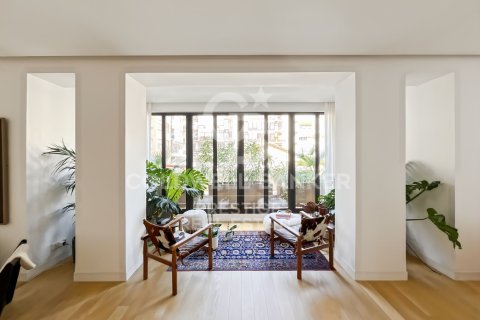 Apartment for sale in Barcelona, Spain 2 bedrooms, 130 sq.m. No. 157408 - photo 2