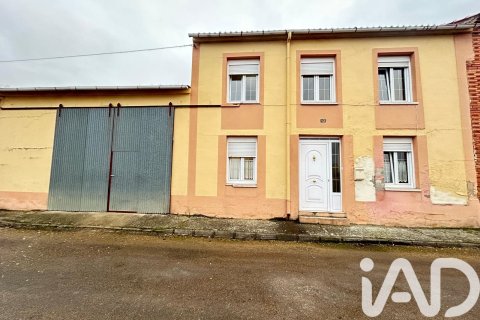 Huvila Riego De La Vega, Leon, Espanja 6 makuuhuonetta, 315 m2 No. 185353
