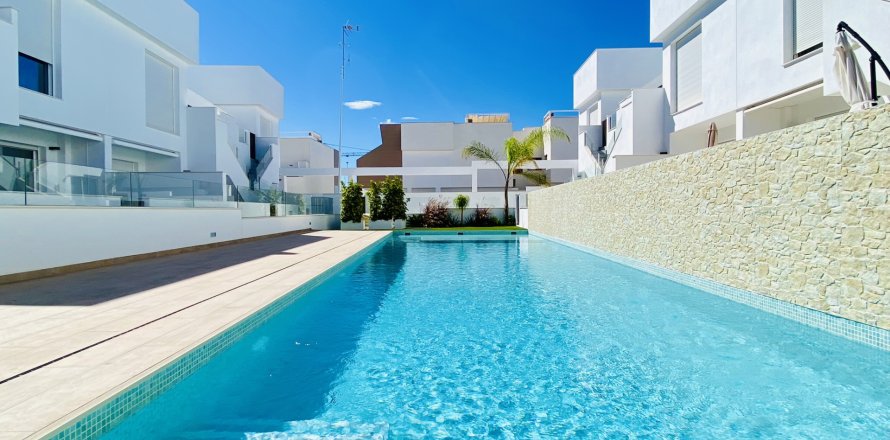 Bungalow i Pilar de la Horadada, Alicante, Spanien 2 sovrum, 75 kvm. Nr. 136194