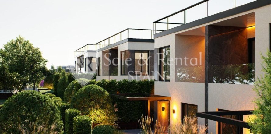 House à Lloret de Mar, Girona, Espagne 3 chambres, 350 m2 No. 166653