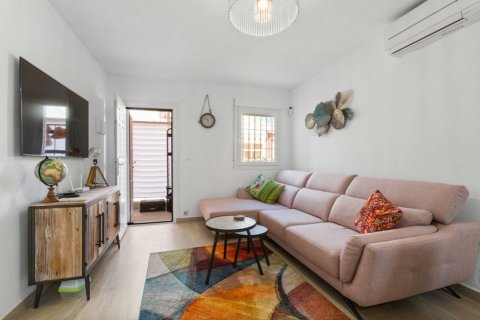 Kaupunkipientalo myytävänä Torrevieja, Alicante, Espanja, 4 makuuhuonetta, 71 m2 No. 145308 - kuva 2