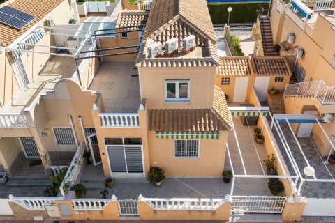 Kaupunkipientalo myytävänä Torrevieja, Alicante, Espanja, 4 makuuhuonetta, 71 m2 No. 145308 - kuva 1