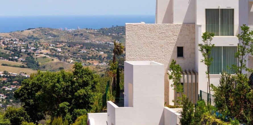 Appartamento a Ojen, Malaga, Spagna 3 camere da letto, 151 mq. N° 181359
