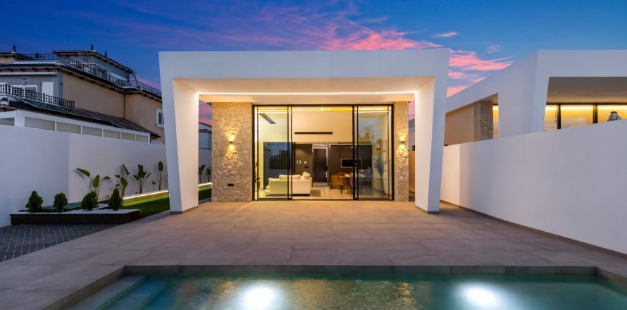 Villa Torrevieja, Alicante, Espagne 3 chambres, No. 139293