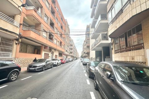 Lägenhet till salu Torrevieja, Alicante, Spanien 3 sovrum, 90 kvm. Nr. 139295 - foto 2