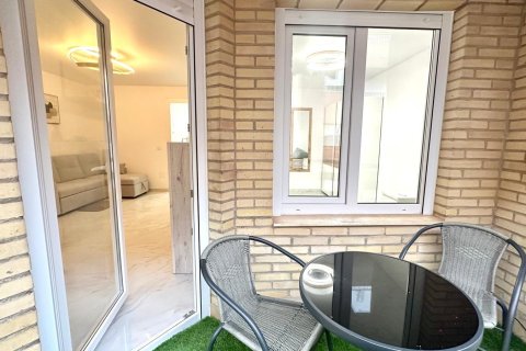 Lägenhet till salu Torrevieja, Alicante, Spanien 3 sovrum, 90 kvm. Nr. 139295 - foto 11