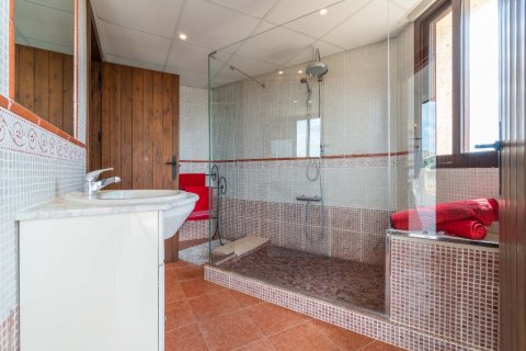 Villa en venta en Alicante, España 5 dormitorios, 600 m2 No. 144783 - foto 17