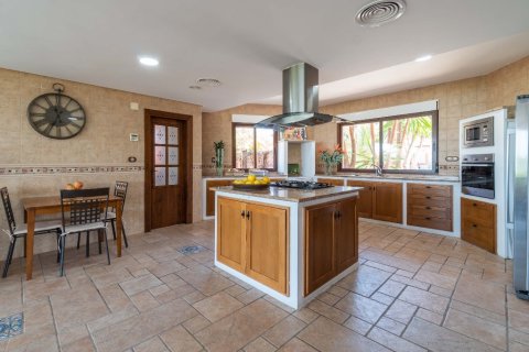 Villa en venta en Alicante, España 5 dormitorios, 600 m2 No. 144783 - foto 8