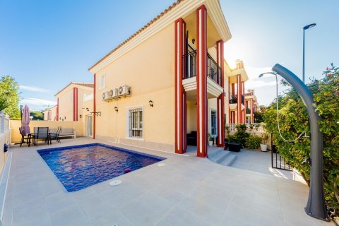 Casa adosada en venta en Dehesa De Campoamor, Alicante, España 4 dormitorios, No. 189186 - foto 3