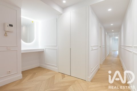 Продажа квартиры в Мадрид, Испания 3 спальни, 218м2 №188069 - фото 11