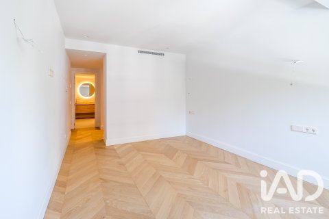 Продажа квартиры в Мадрид, Испания 3 спальни, 218м2 №188069 - фото 13