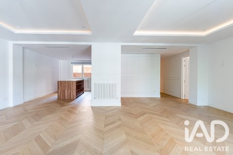 Продажа квартиры в Мадрид, Испания 3 спальни, 218м2 №188069 - фото 8