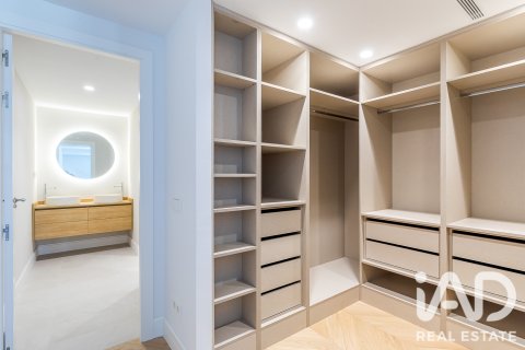 Продажа квартиры в Мадрид, Испания 3 спальни, 218м2 №188069 - фото 18