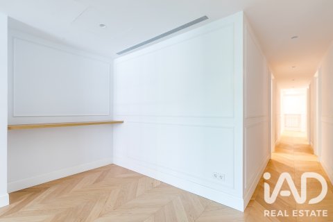 Продажа квартиры в Мадрид, Испания 3 спальни, 218м2 №188069 - фото 9