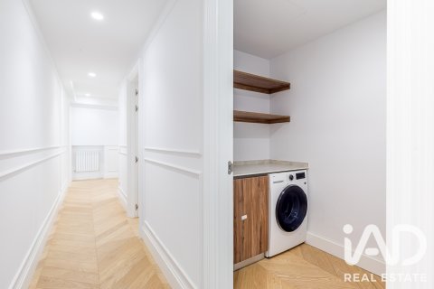 Продажа квартиры в Мадрид, Испания 3 спальни, 218м2 №188069 - фото 14