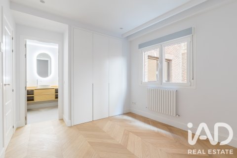 Продажа квартиры в Мадрид, Испания 3 спальни, 218м2 №188069 - фото 24